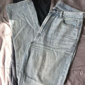 AE light wash jeans * no holes, long length *